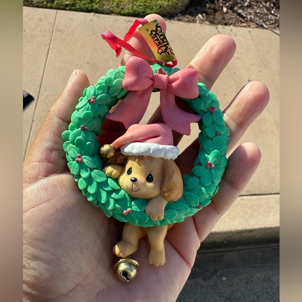 Vintage 2005 Precious Moments Puppy on Wreath Christmas Ornament NIB